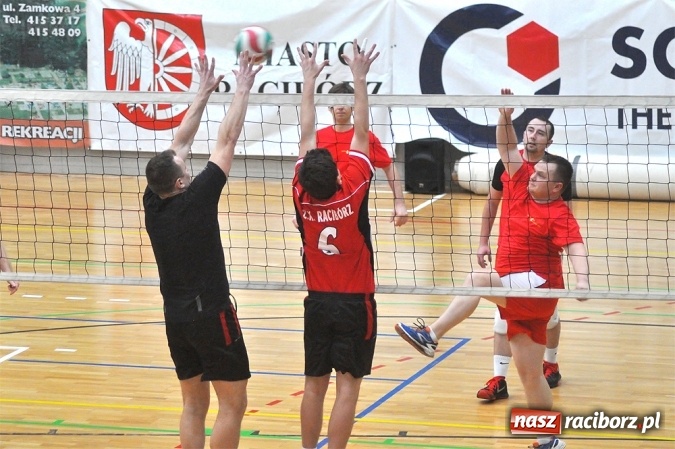 Zdjęcie w galerii na portalu naszraciborz.pl: Trwa VI Turniej Siatkarski Zakładów Pracy i Służb Mundurowych wiadomości z regionu