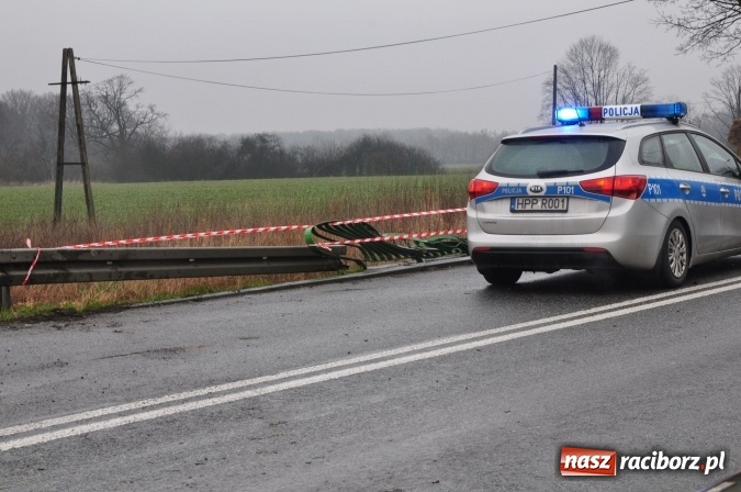 Zdjęcie w galerii na portalu naszraciborz.pl: Skasowana barierka, skasowany fiat, zablokowana DW 919 wiadomości z regionu