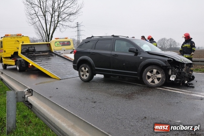 Zdjęcie w galerii na portalu naszraciborz.pl: Skasowana barierka, skasowany fiat, zablokowana DW 919 wiadomości z regionu