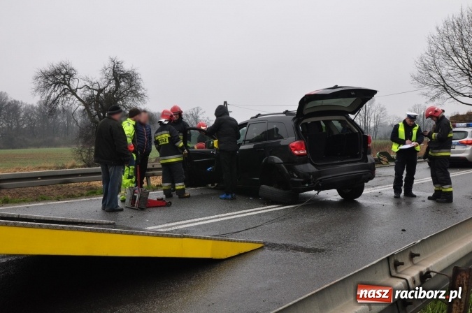 Zdjęcie w galerii na portalu naszraciborz.pl: Skasowana barierka, skasowany fiat, zablokowana DW 919 wiadomości z regionu
