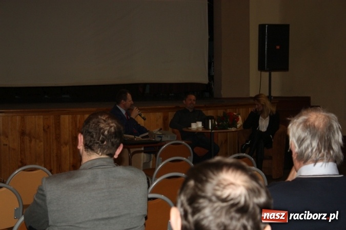 Zdjęcie w galerii na portalu naszraciborz.pl: Autonomiści w krzanowickim MOK-u - spotkanie z reżyserką wiadomości z regionu