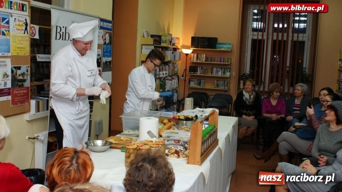 Zdjęcie w galerii na portalu naszraciborz.pl: Maszkecić i warzyć, czyli Remigiusz Rączka o śląskiej kuchni w bibliotece  wiadomości z regionu