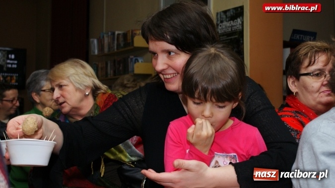 Zdjęcie w galerii na portalu naszraciborz.pl: Maszkecić i warzyć, czyli Remigiusz Rączka o śląskiej kuchni w bibliotece  wiadomości z regionu