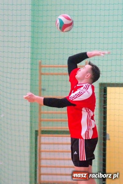 Zdjęcie w galerii na portalu naszraciborz.pl: Siatkarskie zmagania zakładów pracy i służb mundurowych - dzień drugi. Ubiegłoroczny zwycięzca poza czwórką! Eko Okna z Pucharem Prezydenta wiadomości z regionu