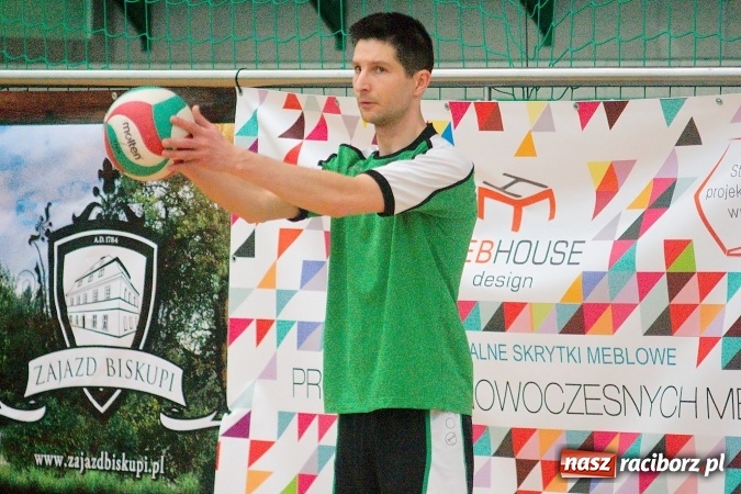 Zdjęcie w galerii na portalu naszraciborz.pl: Siatkarskie zmagania zakładów pracy i służb mundurowych - dzień drugi. Ubiegłoroczny zwycięzca poza czwórką! Eko Okna z Pucharem Prezydenta wiadomości z regionu