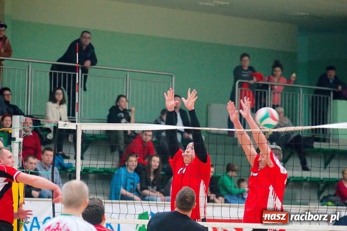 Zdjęcie w galerii na portalu naszraciborz.pl: Siatkarskie zmagania zakładów pracy i służb mundurowych - dzień drugi. Ubiegłoroczny zwycięzca poza czwórką! Eko Okna z Pucharem Prezydenta wiadomości z regionu