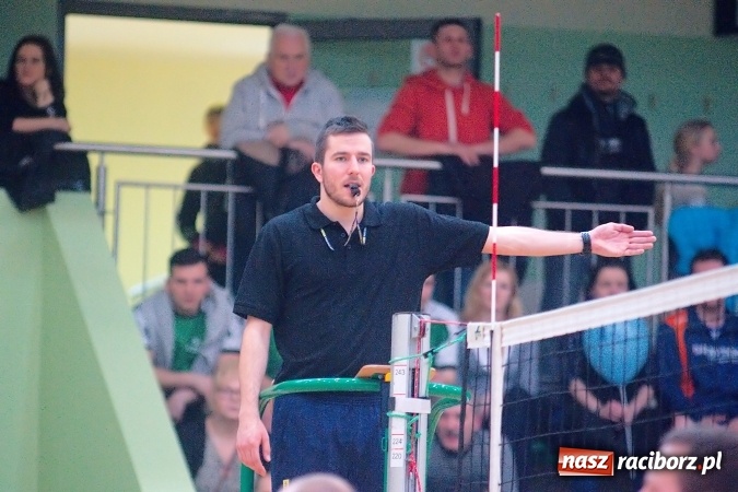 Zdjęcie w galerii na portalu naszraciborz.pl: Siatkarskie zmagania zakładów pracy i służb mundurowych - dzień drugi. Ubiegłoroczny zwycięzca poza czwórką! Eko Okna z Pucharem Prezydenta wiadomości z regionu