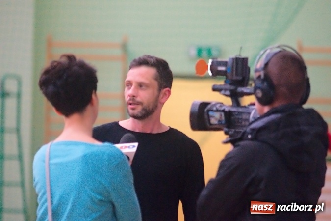 Zdjęcie w galerii na portalu naszraciborz.pl: Siatkarskie zmagania zakładów pracy i służb mundurowych - dzień drugi. Ubiegłoroczny zwycięzca poza czwórką! Eko Okna z Pucharem Prezydenta wiadomości z regionu