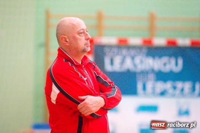 Zdjęcie w galerii na portalu naszraciborz.pl: Siatkarskie zmagania zakładów pracy i służb mundurowych - dzień drugi. Ubiegłoroczny zwycięzca poza czwórką! Eko Okna z Pucharem Prezydenta wiadomości z regionu