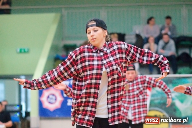 Zdjęcie w galerii na portalu naszraciborz.pl: Siatkarskie zmagania zakładów pracy i służb mundurowych - dzień drugi. Ubiegłoroczny zwycięzca poza czwórką! Eko Okna z Pucharem Prezydenta wiadomości z regionu