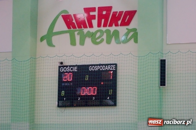 Zdjęcie w galerii na portalu naszraciborz.pl: Siatkarskie zmagania zakładów pracy i służb mundurowych - dzień drugi. Ubiegłoroczny zwycięzca poza czwórką! Eko Okna z Pucharem Prezydenta wiadomości z regionu