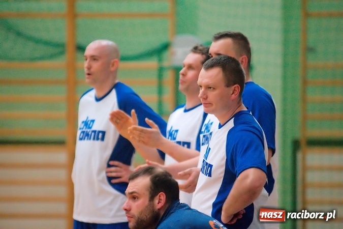 Zdjęcie w galerii na portalu naszraciborz.pl: Siatkarskie zmagania zakładów pracy i służb mundurowych - dzień drugi. Ubiegłoroczny zwycięzca poza czwórką! Eko Okna z Pucharem Prezydenta wiadomości z regionu