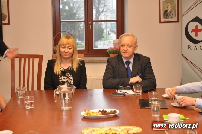 Zdjęcie w galerii na portalu naszraciborz.pl: Europoseł Bolesław Piecha gościem Collegium Castellum - Szkoły Lider&oacute;w i Kuźni Przedsiębiorczości Fundacji Ofki Raciborskiej wiadomości z regionu