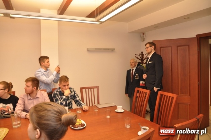 Zdjęcie w galerii na portalu naszraciborz.pl: Europoseł Bolesław Piecha gościem Collegium Castellum - Szkoły Lider&oacute;w i Kuźni Przedsiębiorczości Fundacji Ofki Raciborskiej wiadomości z regionu