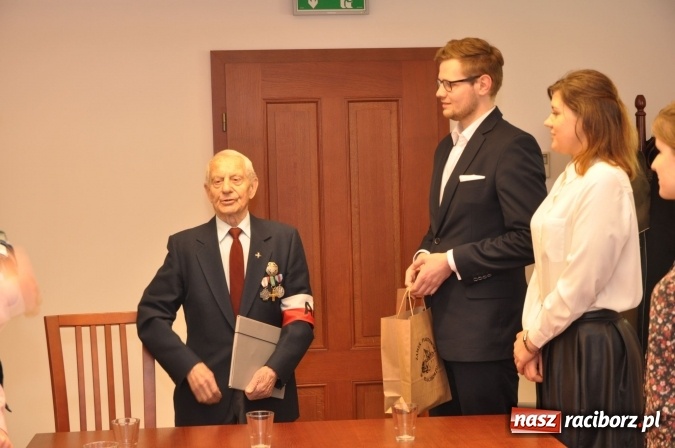 Zdjęcie w galerii na portalu naszraciborz.pl: Europoseł Bolesław Piecha gościem Collegium Castellum - Szkoły Lider&oacute;w i Kuźni Przedsiębiorczości Fundacji Ofki Raciborskiej wiadomości z regionu