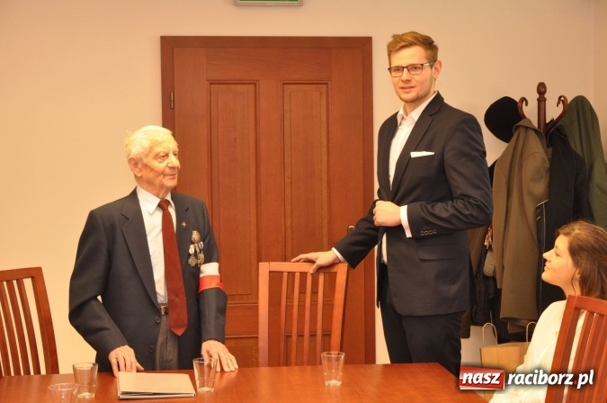 Zdjęcie w galerii na portalu naszraciborz.pl: Europoseł Bolesław Piecha gościem Collegium Castellum - Szkoły Lider&oacute;w i Kuźni Przedsiębiorczości Fundacji Ofki Raciborskiej wiadomości z regionu
