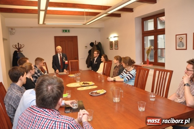 Zdjęcie w galerii na portalu naszraciborz.pl: Europoseł Bolesław Piecha gościem Collegium Castellum - Szkoły Lider&oacute;w i Kuźni Przedsiębiorczości Fundacji Ofki Raciborskiej wiadomości z regionu