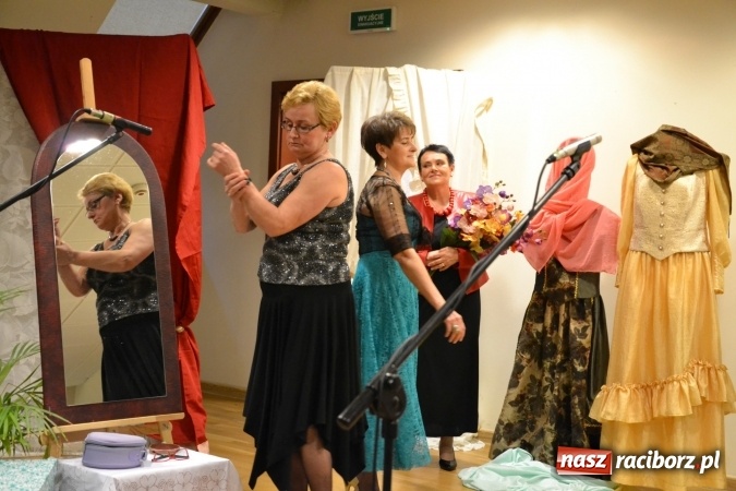 Zdjęcie w galerii na portalu naszraciborz.pl: Kobiety, kobietki, matrony, kokietki - widowisko na zamku wiadomości z regionu