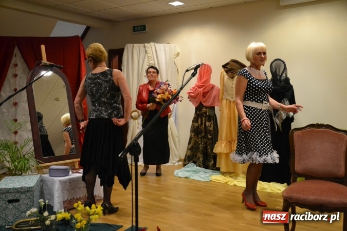 Zdjęcie w galerii na portalu naszraciborz.pl: Kobiety, kobietki, matrony, kokietki - widowisko na zamku wiadomości z regionu