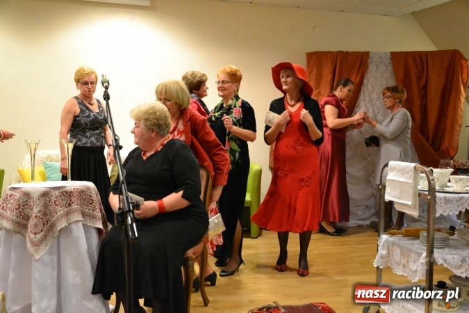 Zdjęcie w galerii na portalu naszraciborz.pl: Kobiety, kobietki, matrony, kokietki - widowisko na zamku wiadomości z regionu