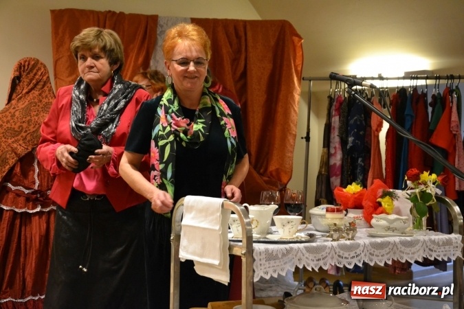 Zdjęcie w galerii na portalu naszraciborz.pl: Kobiety, kobietki, matrony, kokietki - widowisko na zamku wiadomości z regionu