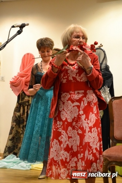 Zdjęcie w galerii na portalu naszraciborz.pl: Kobiety, kobietki, matrony, kokietki - widowisko na zamku wiadomości z regionu