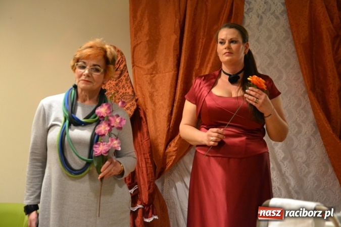 Zdjęcie w galerii na portalu naszraciborz.pl: Kobiety, kobietki, matrony, kokietki - widowisko na zamku wiadomości z regionu