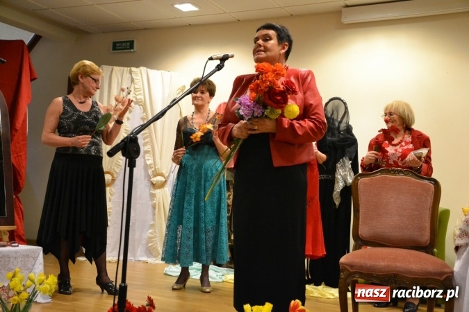 Zdjęcie w galerii na portalu naszraciborz.pl: Kobiety, kobietki, matrony, kokietki - widowisko na zamku wiadomości z regionu