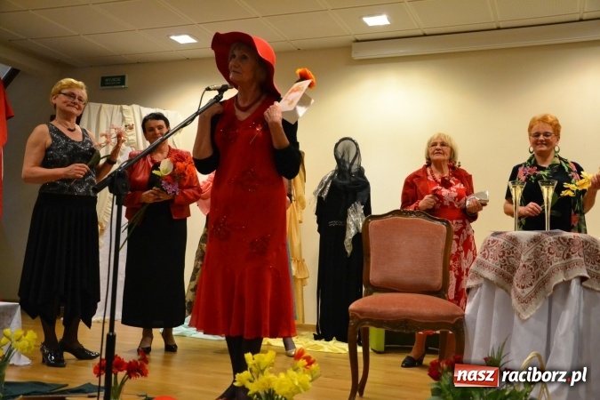 Zdjęcie w galerii na portalu naszraciborz.pl: Kobiety, kobietki, matrony, kokietki - widowisko na zamku wiadomości z regionu