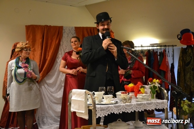 Zdjęcie w galerii na portalu naszraciborz.pl: Kobiety, kobietki, matrony, kokietki - widowisko na zamku wiadomości z regionu