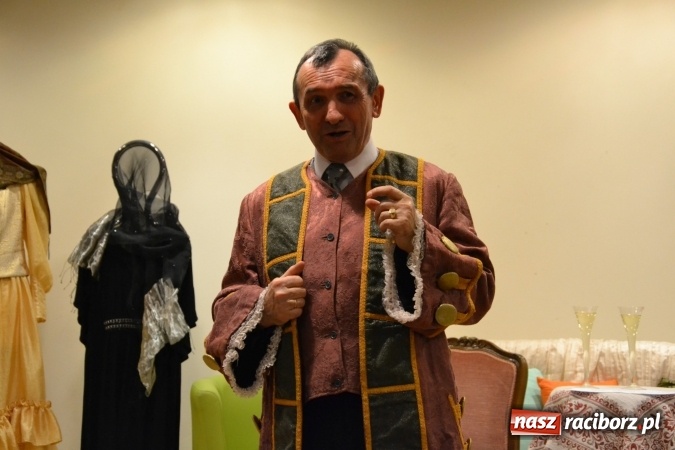 Zdjęcie w galerii na portalu naszraciborz.pl: Kobiety, kobietki, matrony, kokietki - widowisko na zamku wiadomości z regionu