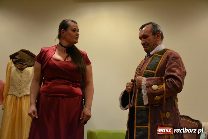 Zdjęcie w galerii na portalu naszraciborz.pl: Kobiety, kobietki, matrony, kokietki - widowisko na zamku wiadomości z regionu