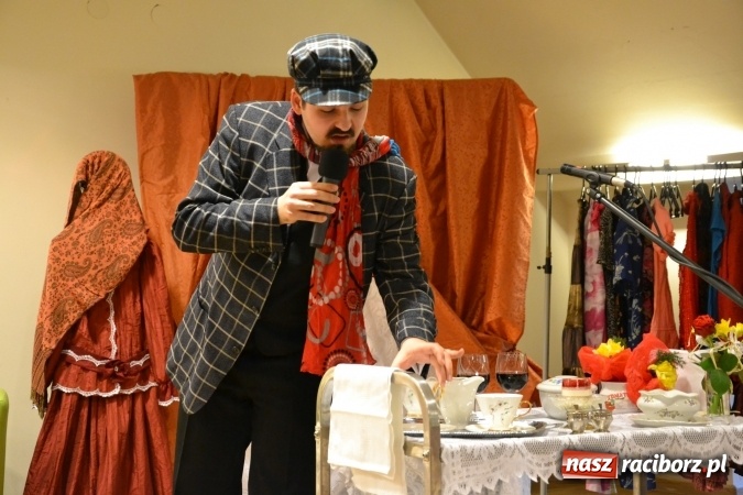 Zdjęcie w galerii na portalu naszraciborz.pl: Kobiety, kobietki, matrony, kokietki - widowisko na zamku wiadomości z regionu