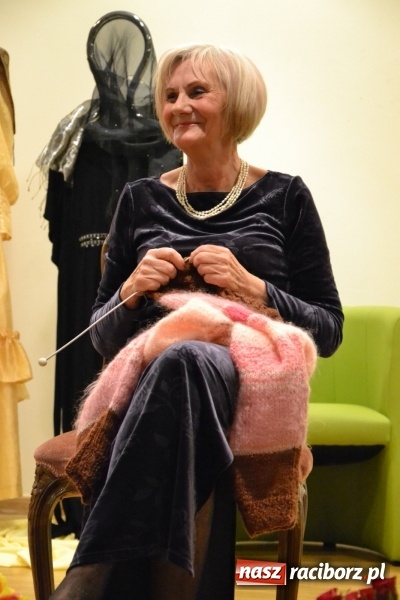 Zdjęcie w galerii na portalu naszraciborz.pl: Kobiety, kobietki, matrony, kokietki - widowisko na zamku wiadomości z regionu