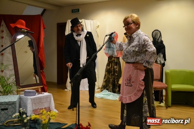 Zdjęcie w galerii na portalu naszraciborz.pl: Kobiety, kobietki, matrony, kokietki - widowisko na zamku wiadomości z regionu