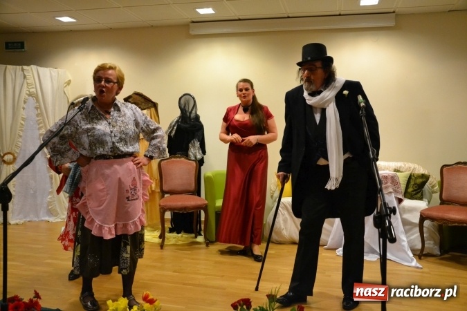 Zdjęcie w galerii na portalu naszraciborz.pl: Kobiety, kobietki, matrony, kokietki - widowisko na zamku wiadomości z regionu