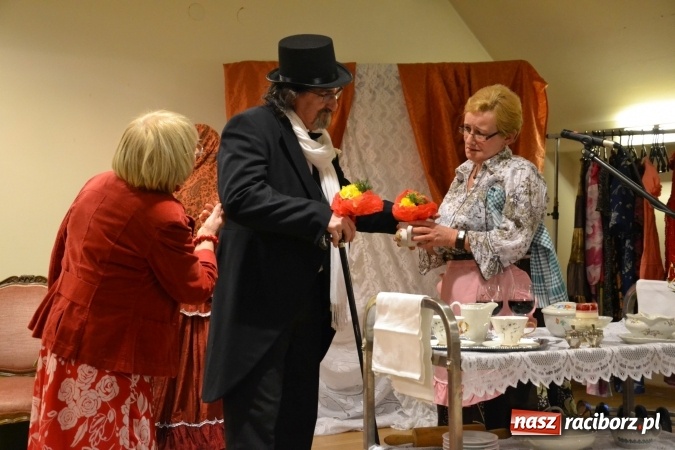 Zdjęcie w galerii na portalu naszraciborz.pl: Kobiety, kobietki, matrony, kokietki - widowisko na zamku wiadomości z regionu