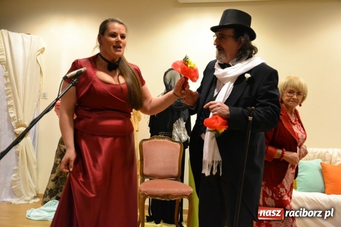 Zdjęcie w galerii na portalu naszraciborz.pl: Kobiety, kobietki, matrony, kokietki - widowisko na zamku wiadomości z regionu