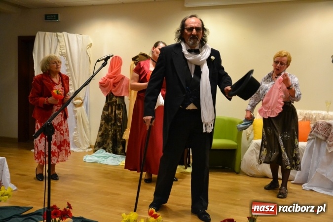 Zdjęcie w galerii na portalu naszraciborz.pl: Kobiety, kobietki, matrony, kokietki - widowisko na zamku wiadomości z regionu