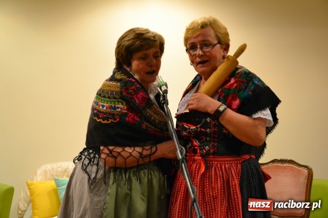 Zdjęcie w galerii na portalu naszraciborz.pl: Kobiety, kobietki, matrony, kokietki - widowisko na zamku wiadomości z regionu