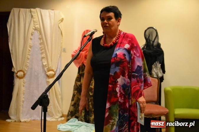 Zdjęcie w galerii na portalu naszraciborz.pl: Kobiety, kobietki, matrony, kokietki - widowisko na zamku wiadomości z regionu