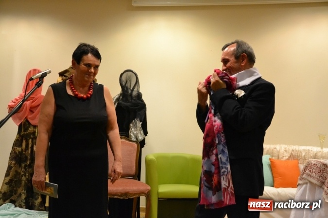 Zdjęcie w galerii na portalu naszraciborz.pl: Kobiety, kobietki, matrony, kokietki - widowisko na zamku wiadomości z regionu