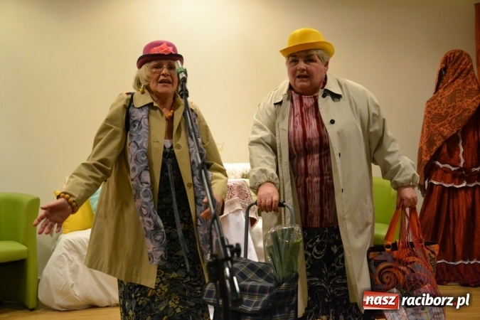 Zdjęcie w galerii na portalu naszraciborz.pl: Kobiety, kobietki, matrony, kokietki - widowisko na zamku wiadomości z regionu