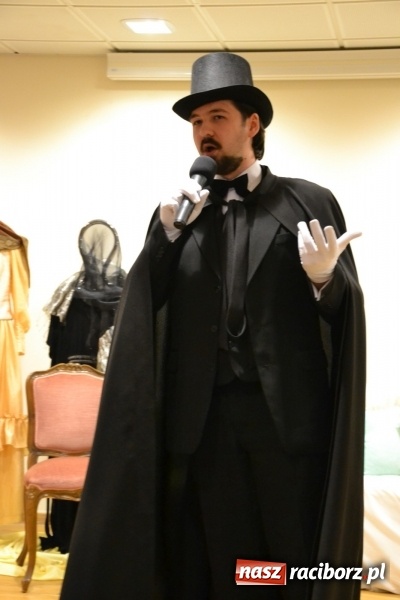 Zdjęcie w galerii na portalu naszraciborz.pl: Kobiety, kobietki, matrony, kokietki - widowisko na zamku wiadomości z regionu