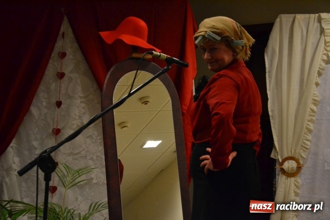 Zdjęcie w galerii na portalu naszraciborz.pl: Kobiety, kobietki, matrony, kokietki - widowisko na zamku wiadomości z regionu