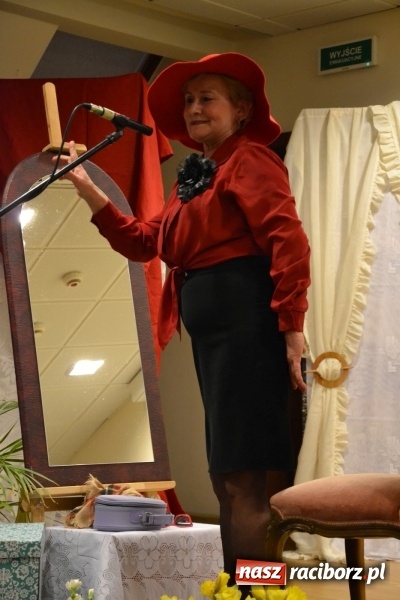 Zdjęcie w galerii na portalu naszraciborz.pl: Kobiety, kobietki, matrony, kokietki - widowisko na zamku wiadomości z regionu