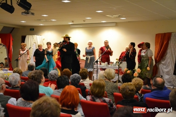 Zdjęcie w galerii na portalu naszraciborz.pl: Kobiety, kobietki, matrony, kokietki - widowisko na zamku wiadomości z regionu