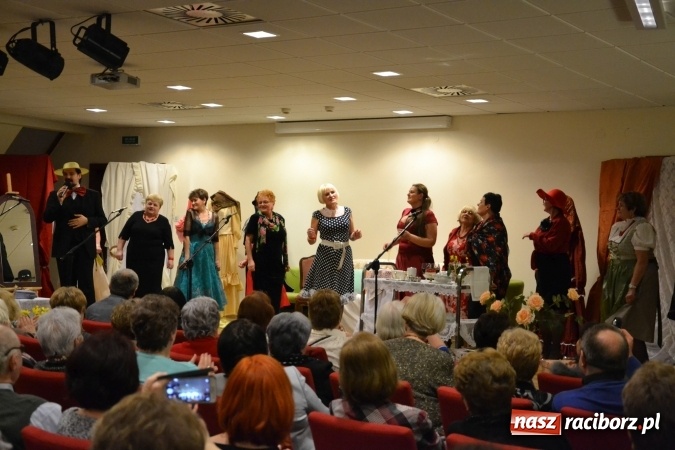 Zdjęcie w galerii na portalu naszraciborz.pl: Kobiety, kobietki, matrony, kokietki - widowisko na zamku wiadomości z regionu