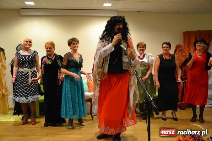 Zdjęcie w galerii na portalu naszraciborz.pl: Kobiety, kobietki, matrony, kokietki - widowisko na zamku wiadomości z regionu