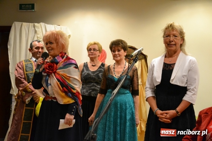 Zdjęcie w galerii na portalu naszraciborz.pl: Kobiety, kobietki, matrony, kokietki - widowisko na zamku wiadomości z regionu